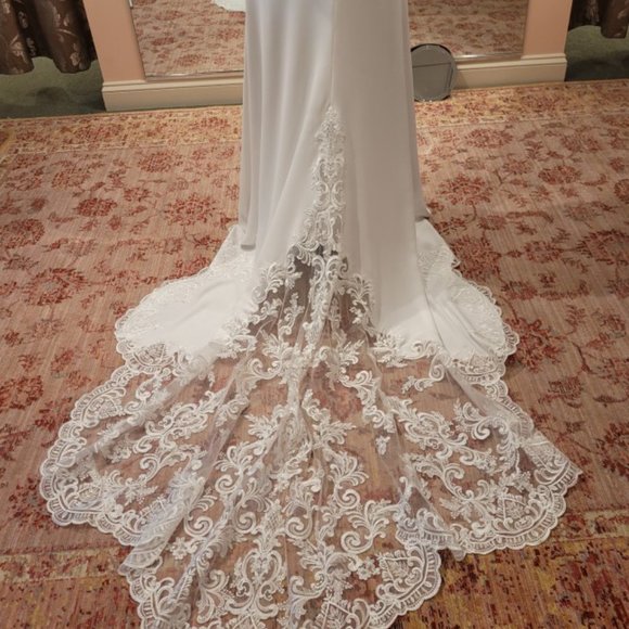 NEVER WORN 2022 WEDDING DRESS - Picture 6 of 7
